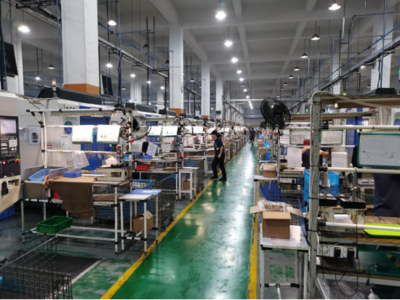 學校領導帶隊學校到企業考察交流